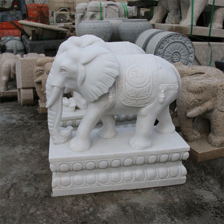 ������̺�����ʯ�����һ����ϼ����ˮ�в���Ƶ�ͥԺ�ſ���լ