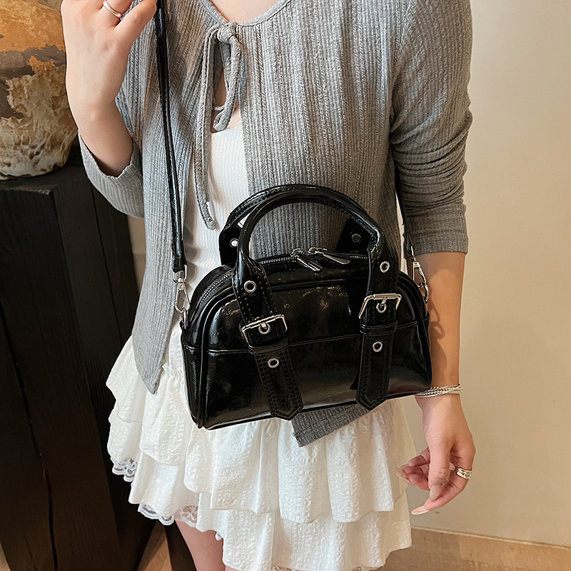 Bolso de bolos portátil para mujer 2025 nuevo bolso de almohada de nicho coreano de moda bolso de mensajero de hombro con ins de todo fósforo