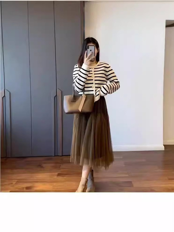 别致感小香风红白条纹针织开衫外套春秋新款慵懒风毛衣上衣女|undefined