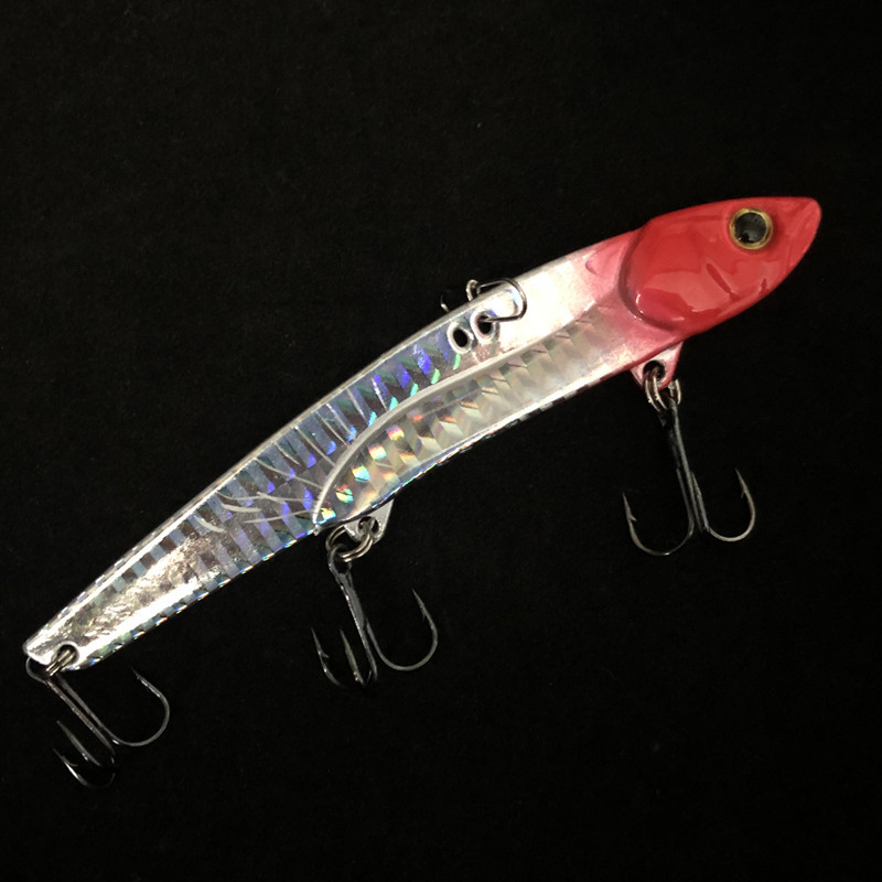 日本の岸に似せて遠投して鉄板の偽の餌を投げます。