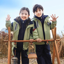 学院风绿色冲锋衣套装小学生秋冬夏款三件套幼儿园园服男女童班服