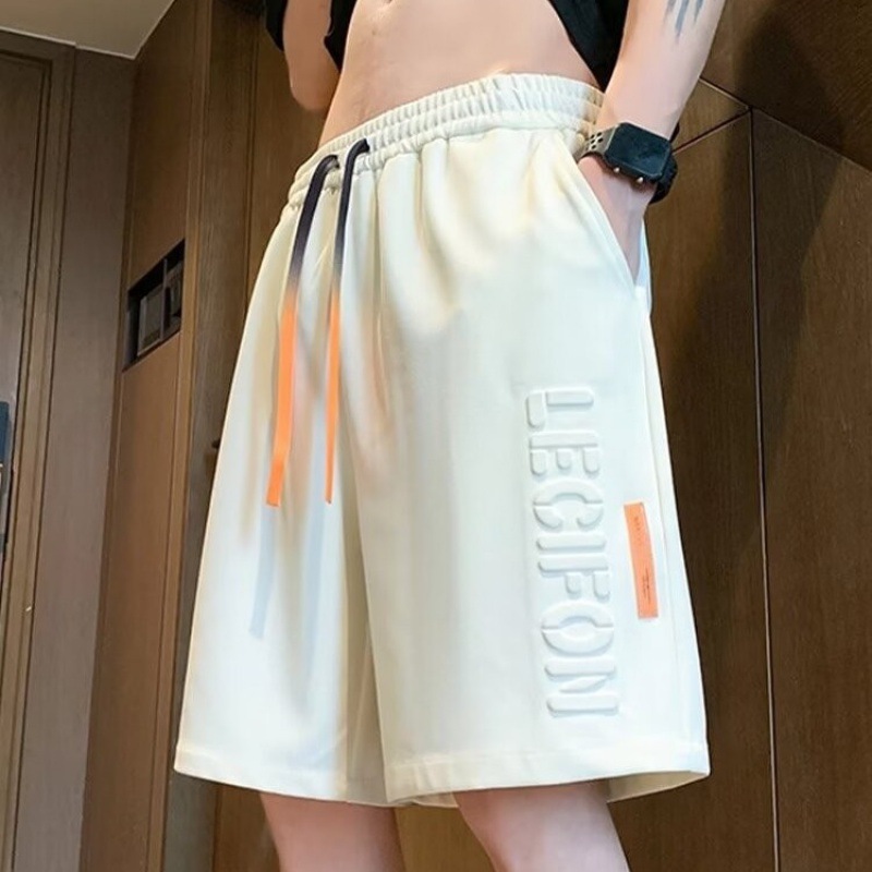 Pantalones cortos de verano transpirables de seda de hielo, pantalones casuales de cinco puntos en relieve con letras de marca de moda para hombres, pantalones deportivos juveniles para hombres