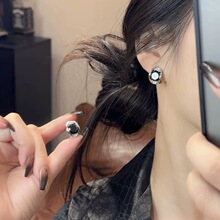 ���ݰ��ڷ糬��������ۺ�ϵʱ�и߼������ʸ��Է���ض���Ʒ����