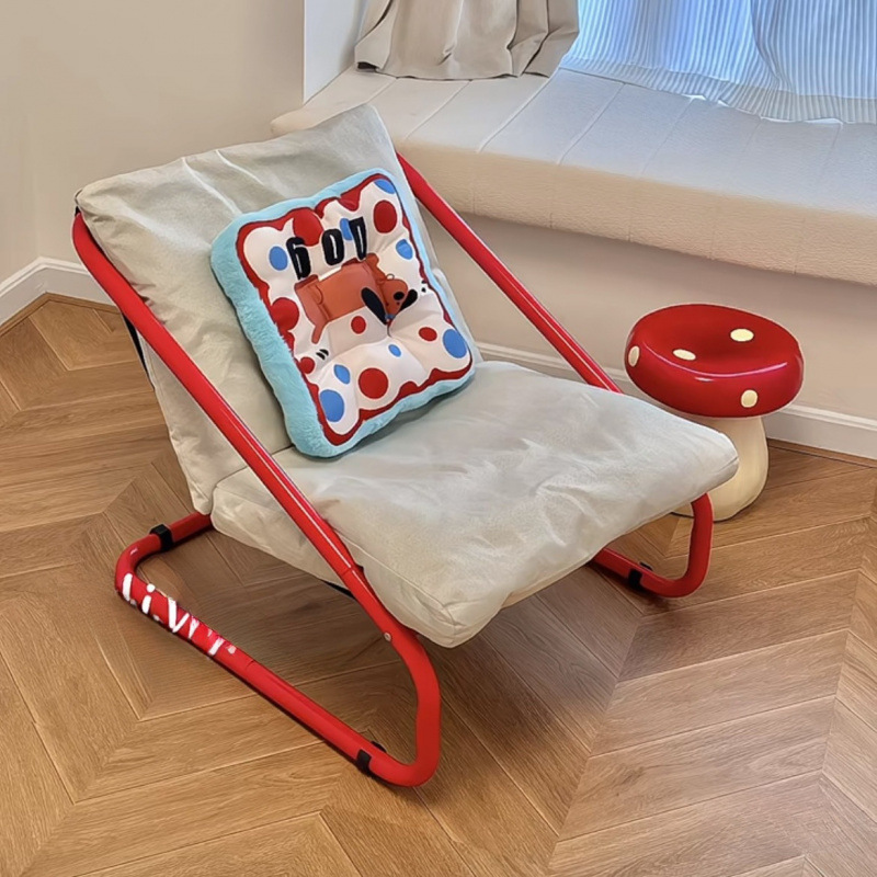 Balcón de la sala de estar del dormitorio con reposabrazos suaves, sofá de ocio para adultos, asiento y descanso, alegre mecedor.