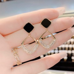 日本と韓国スタイルのファッション S925 シルバー針シンプルなニッチデザイン幾何学的なダイヤモンドのイヤリングインターネットセレブの気質ハイエンドの女性