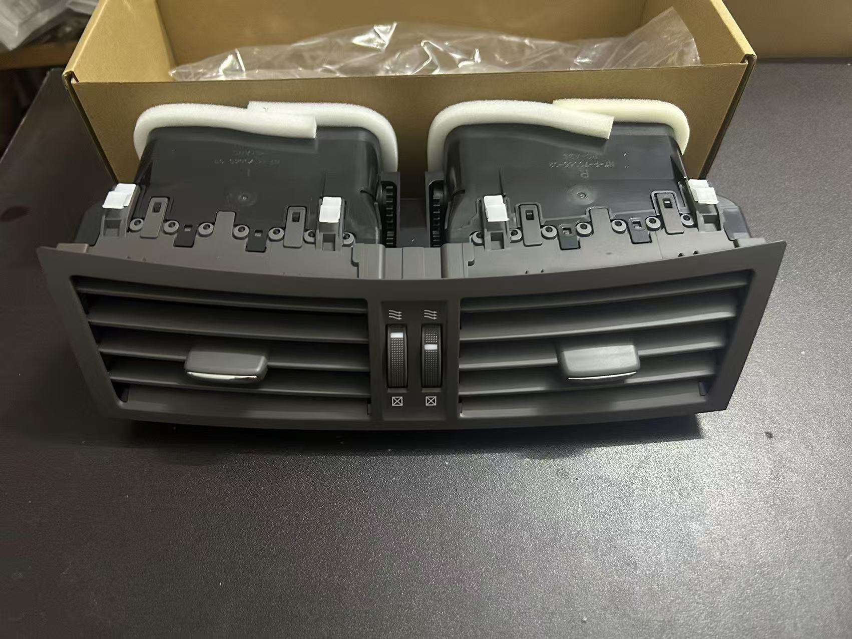 Suitable for Lexus Gs300 Instrument Panel Air Conditioning Outlet Assembly 2005-2011Gs350 Gs430