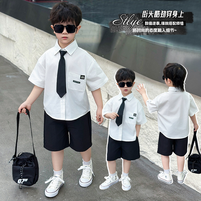 7124 Traje de estilo universitario para niños 2025 verano nuevo estilo para niños camisa de manga corta pantalones cortos traje de dos piezas bebé estilo occidental