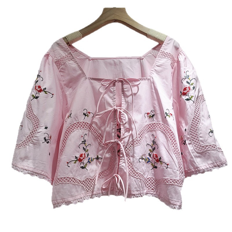 Chaqueta Bordada hueca de la industria pesada de verano 2026, blusa rosa, chica relajada, camisa corta de vacaciones de Flores rotas