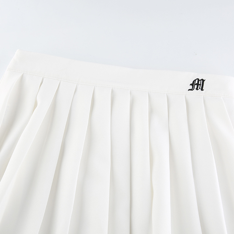 Dames plooirok met letterborduursel voor streetstyle_voghion.com