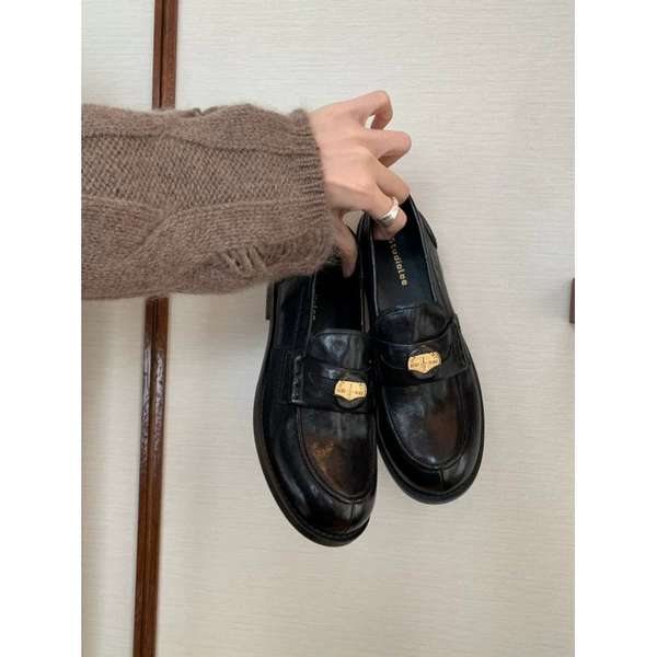 Black (Melpi)