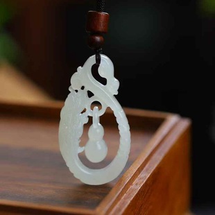 Natural Xinjiang Hetian jade jade supply chain Qinghai material suet grade white jade retro dragon jade pendant with certificate