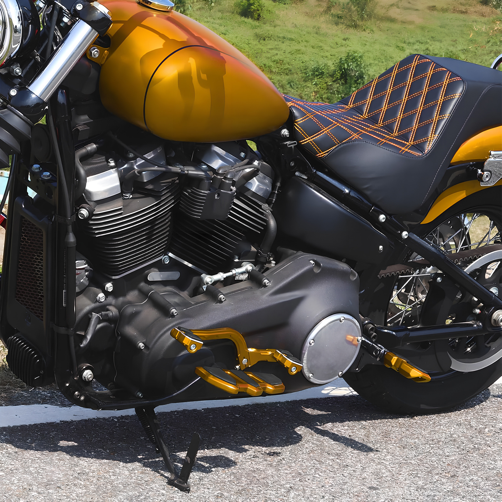 Suitable for Harley Softail Street Glide Road King Dyna Glide Driver and Passenger Footrest Brake Lever Gear Shift Lever