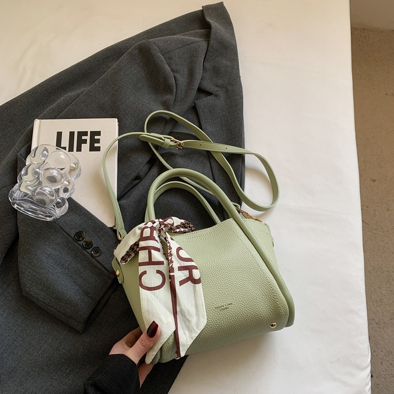 Bolso de cesta de verduras portátil de estilo explosivo de comercio exterior para mujer 2025 nuevo bolso de hombro casual de todo fósforo bolso de cubo de mensajero coreano