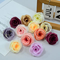 ツバキの花の結婚式の装飾のバラの花の新婦の手の花の胸の花は花のバラの花輪を作って花の頭を配合します。