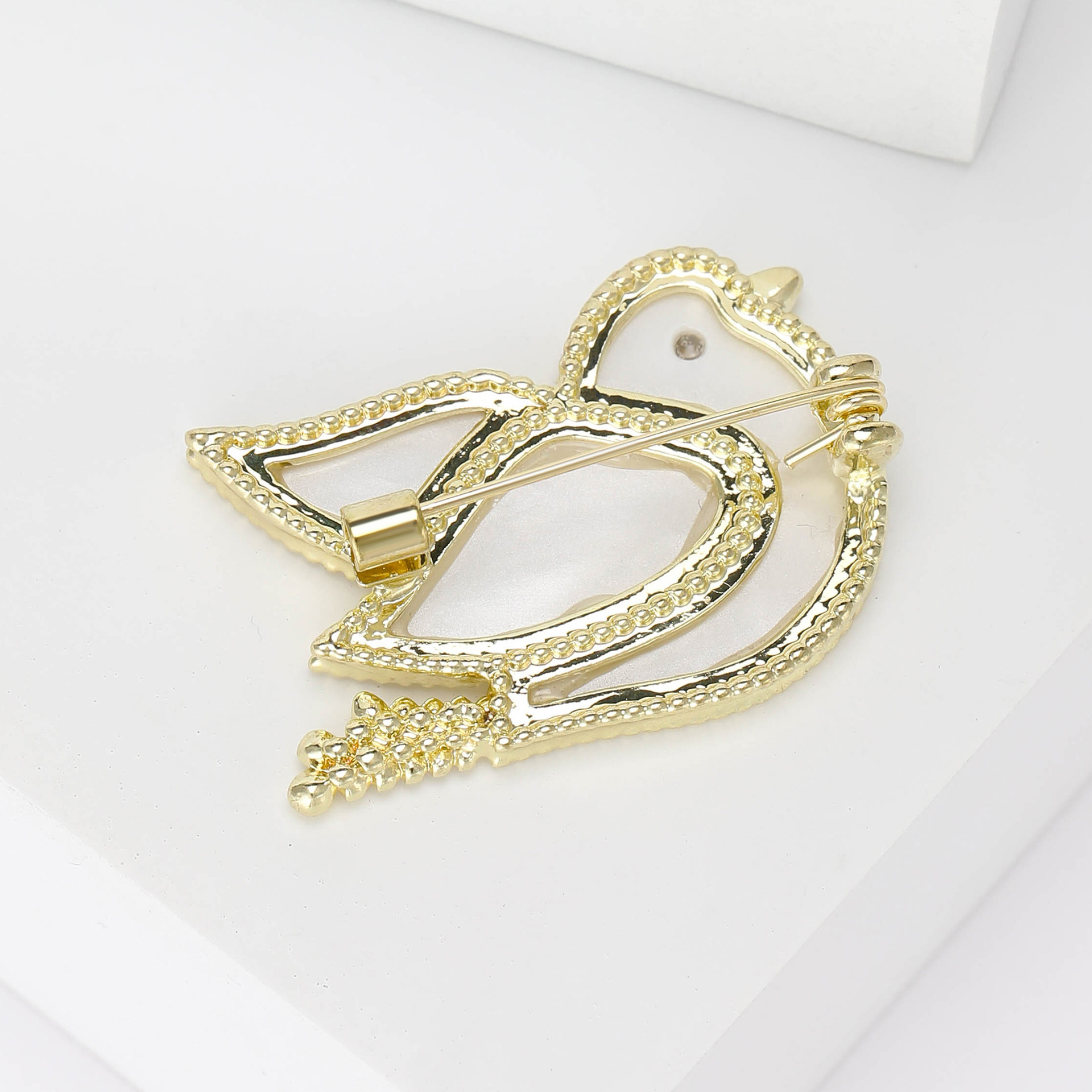9g Weight Brooches Classification Daily, Tea Party Occasion Alloy Material Pigeon Pattern All Seasons Season Women's Gender Enamel Design Cute, Classic Style Style Cute Classic Style Pin Pigeon Alloy Enamel Women's Brooches 2