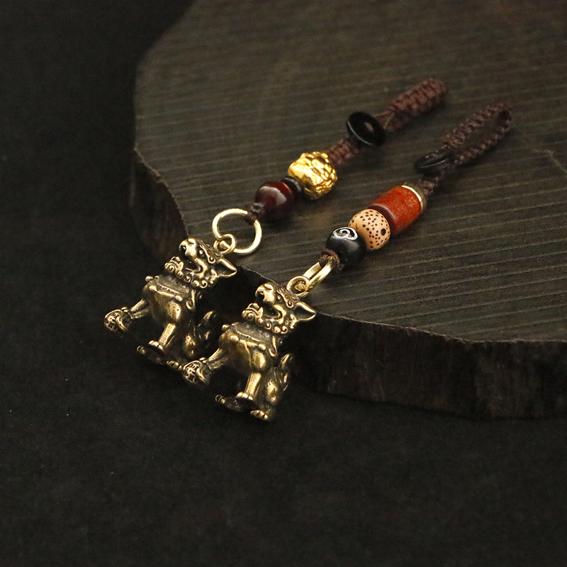 Brass Retro Chinese Style Ball-Stepping Lion Pendant Copper Lion Keychain Auspicious Cloud Rope Car Key Pendant Brass Retro Chinese Style Ball-Stepping Lion Pendant Copper Lion Keychain Auspicious Cloud Rope Car Key Pendant