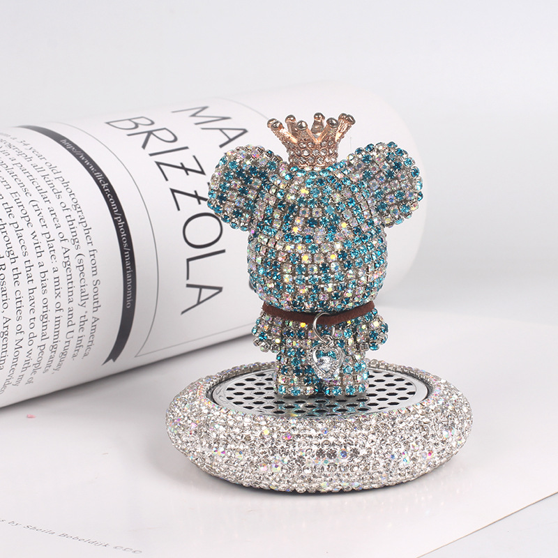 Accesorios para automóviles Adornos de aromaterapia Oso violento Muñeca linda Perfume para automóvil Aromaterapia Dibujos animados creativos Decoración de automóvil Mujer
