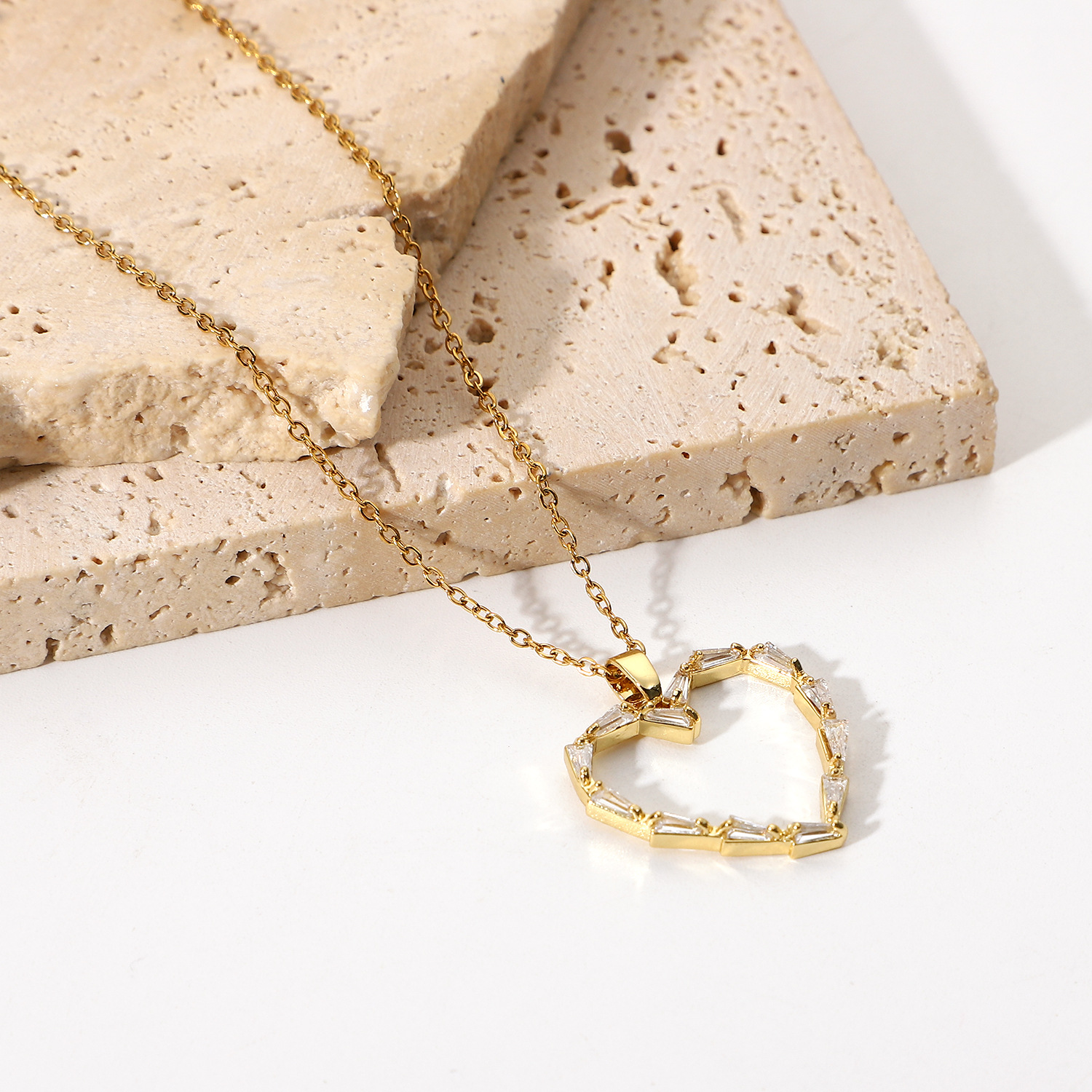 nouveau collier en forme de coeur creux plaqu or collier triangle zircon en acier inoxydable pour femmepicture5