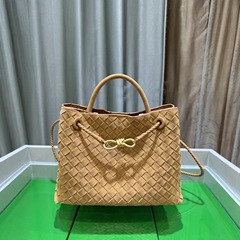 小羊皮手感磨砂单肩女包编织女士手提托特包金属绳扣斜挎腋下包潮