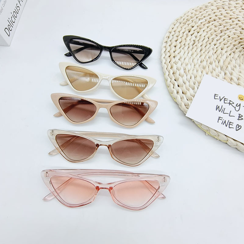 Hip-hop Glasses Candy Color Triangle Cat Eye Fashion Sunglasses Cross-border Foreign Trade display picture 4