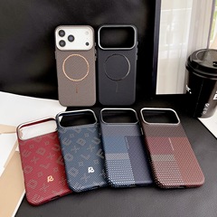 碳纤维纹磁吸适用iPhone17promax鎏金16格纹防摔金属15字母手机壳