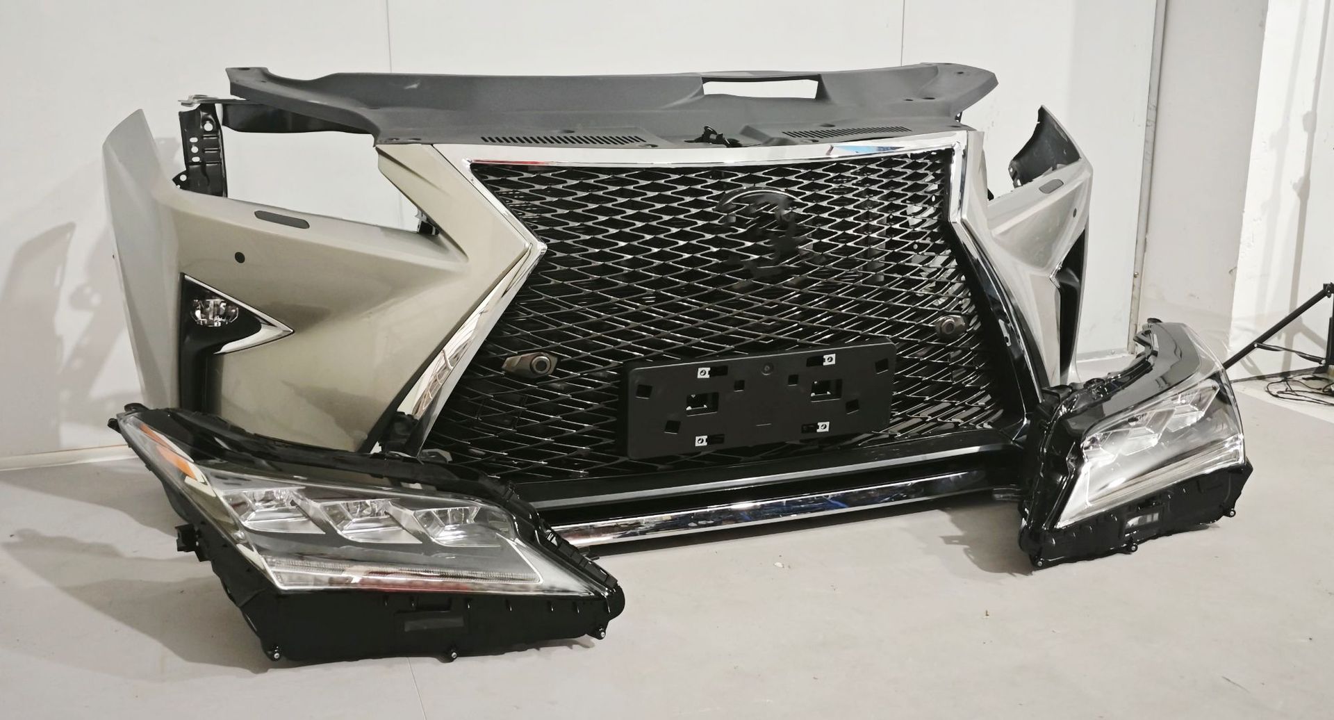 Suitable for Lexus Rx 300 350 450H Al20 Front Grille, Front Bumper, Front Nose
