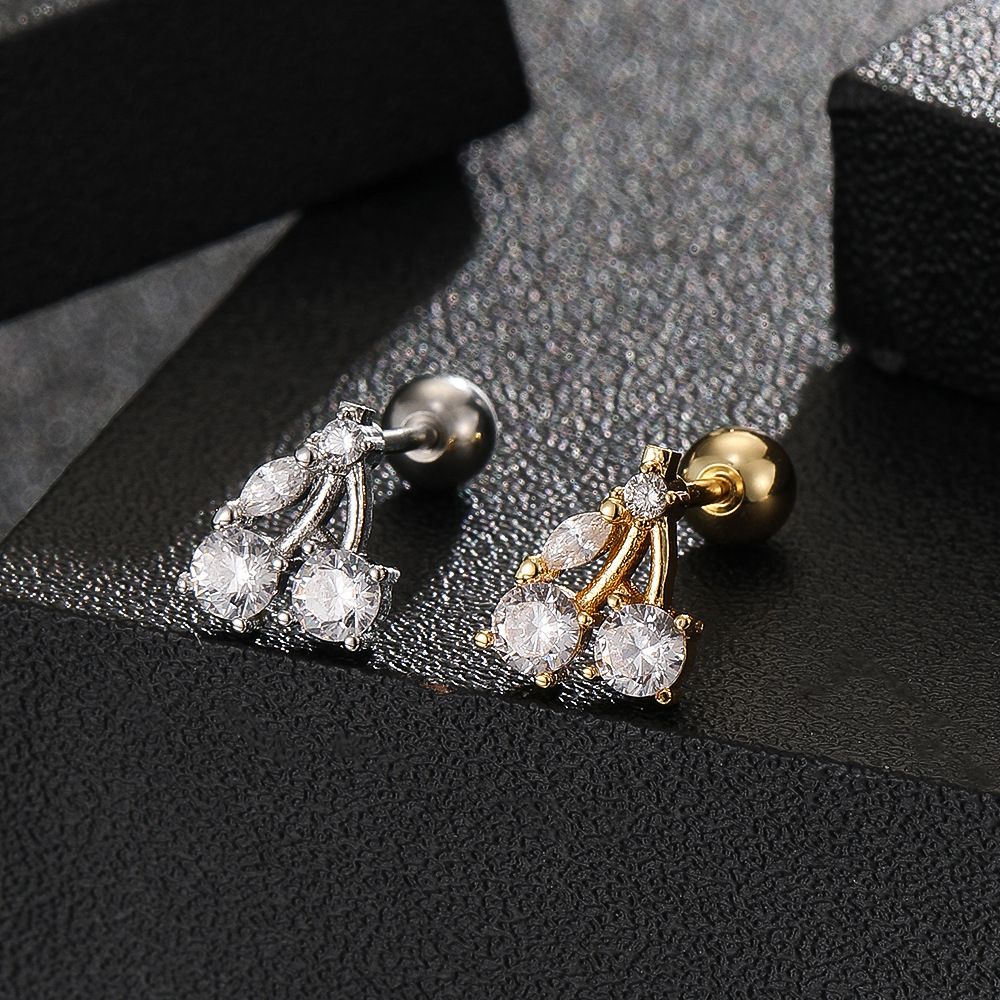 Silver pointed spike labret stud material detail