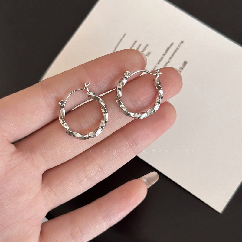 Advanced Feminine Temperament, 2024 New Round With Small And Cool Style, Plain Earrings_voghion.com