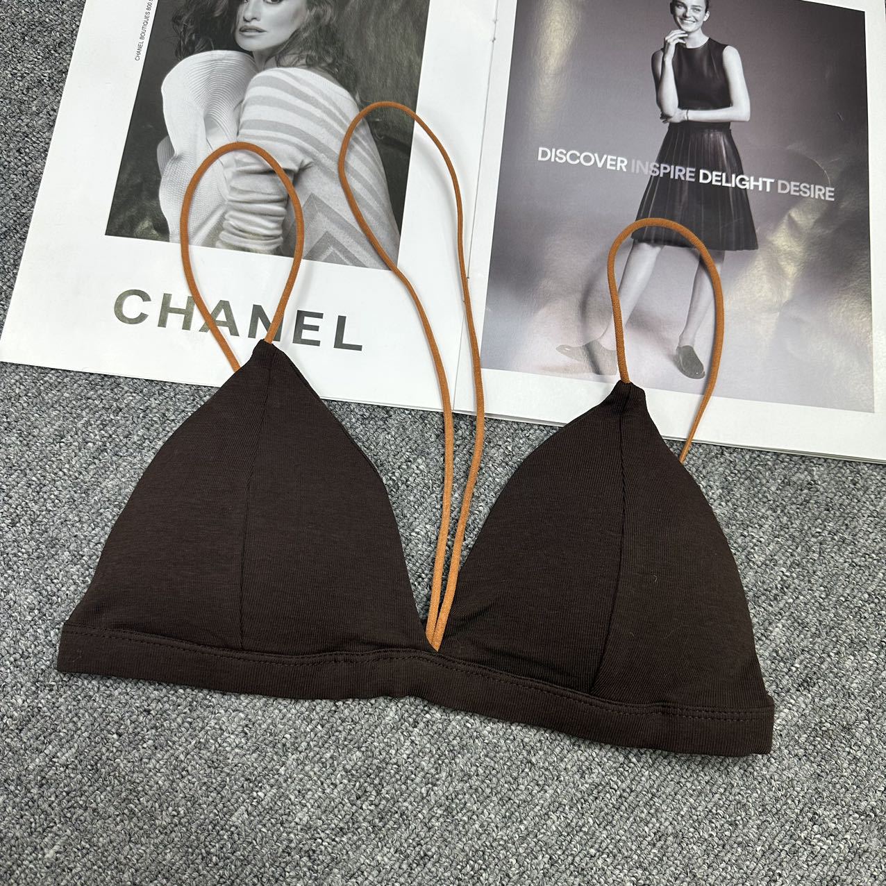 콘트라스트 컬러 커피