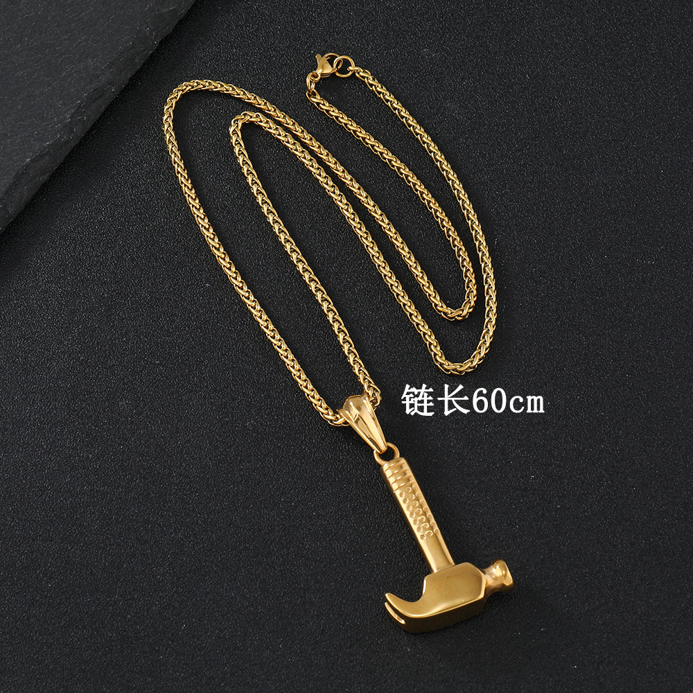 Joyería de fundición de acero inoxidable transfronteriza personalidad exagerada martillo colgante de acero de titanio collar de hombre de moda fabricante
