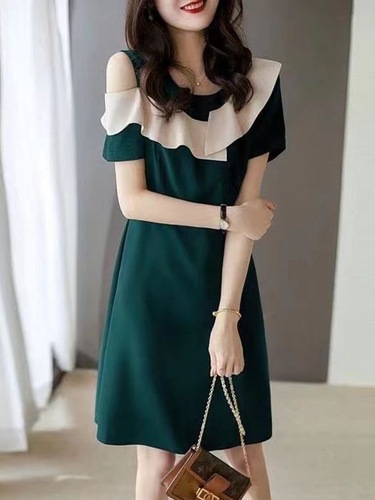 Off-shoulder slimming dress for women: short-sleeved spring/summer outfit—elegant, chic, with contrasting colors and a delicate 3D ruffled hem on this little black dress.