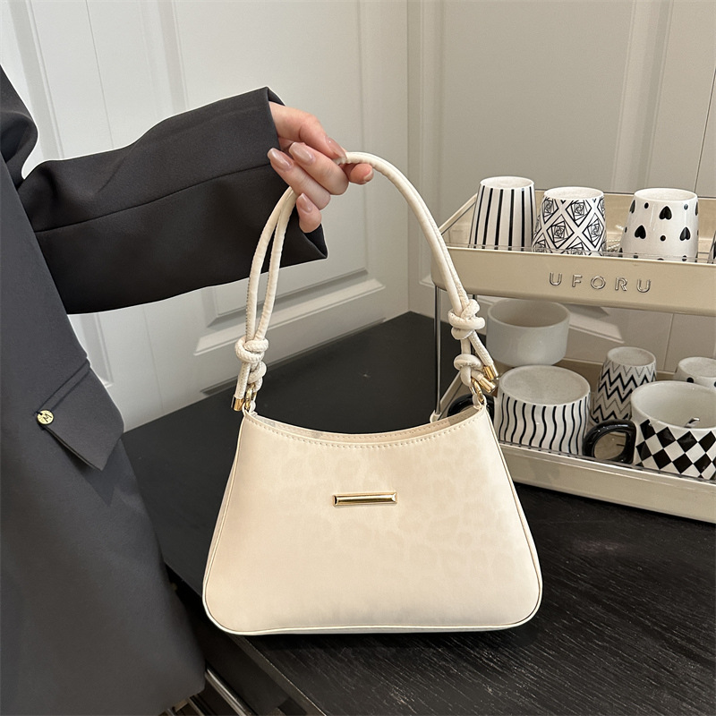 Mochila de estilo extranjero para mujeres 2025, otoño nuevo estilo versátil, bolso de hombro de dama coreano, bolso de mujer de alta calidad.