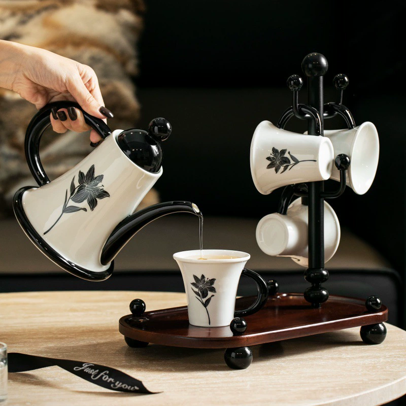 Красивый и высококачественный набор для воды с цветком лилии, набор чайников с подносом, держателем для чашек, устойчивый к высоким температурам, бытовой керамический чайный сервиз, чашка для чая