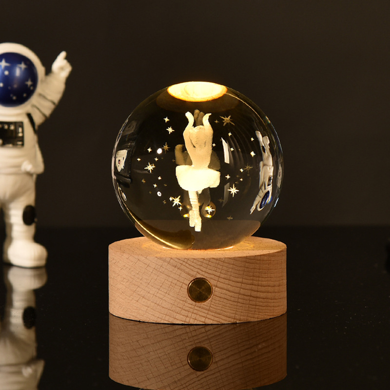 Lámpara decorativa con bola de cristal 3D | Luz nocturna LED con base de madera y grabado de galaxia o luna