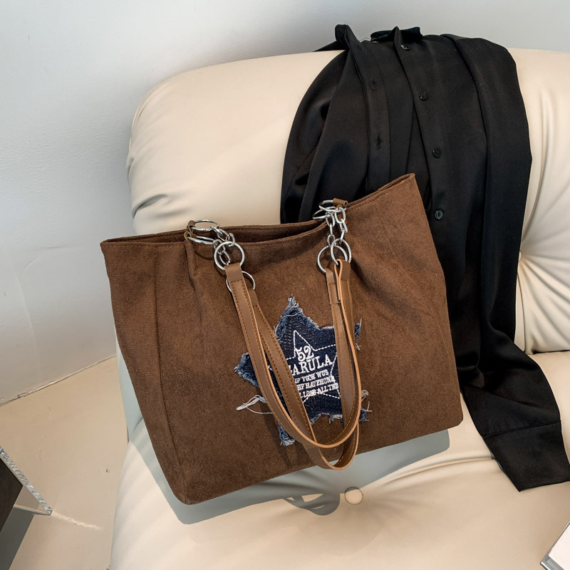 Gran capacidad de transporte 2024 nueva moda extranjera estilo simple personalidad de estrellas de bordes de lana bolso de hombro bolso de peluche de seda