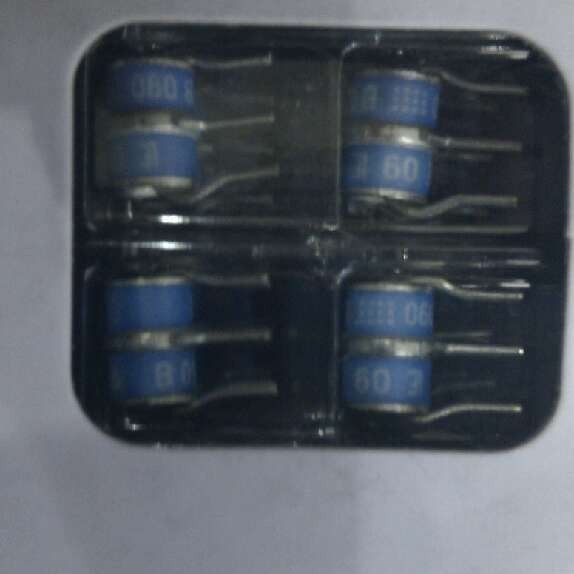 SL1021B090R 直流电压90v 交流电压70v 分断电流120 体陶瓷放电管