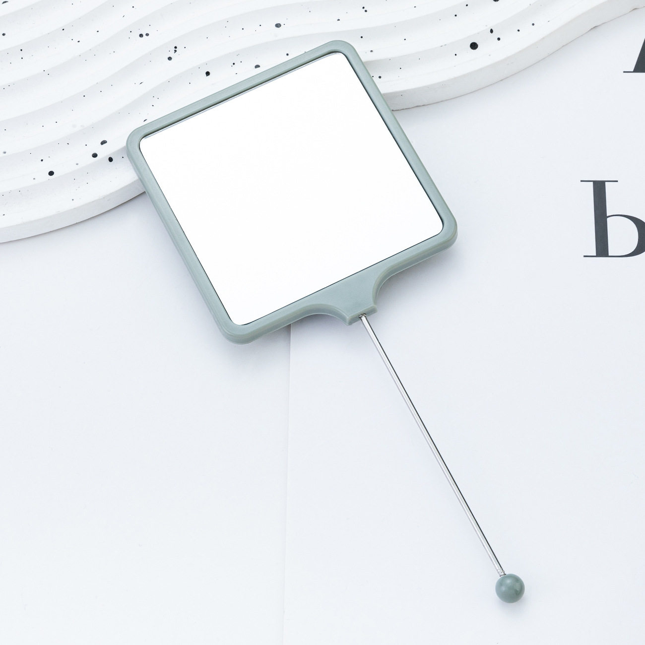 Espejo de mano al por mayor espejo de maquillaje HD multicolor bricolaje cuadrado mango espejo portátil portátil de una cara vestidor espejo