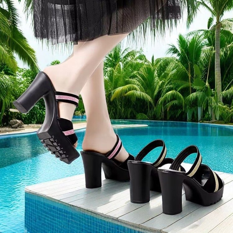 Red red zapatillas de tacón grueso para mujeres de verano 2026 zapatillas frías antideslizantes impermeables ligeras no cansadas