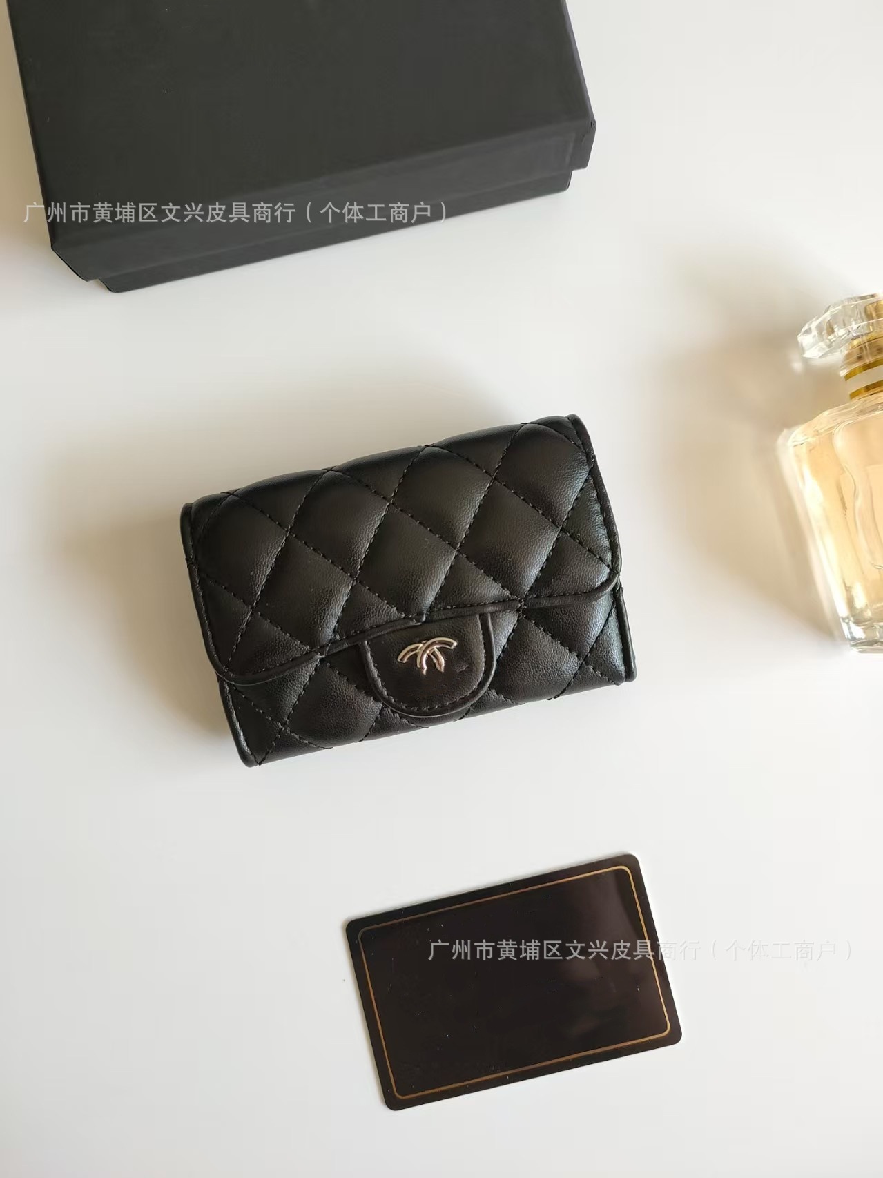 Cartera de cuero corta de diamante de alta calidad, nicho casual, gran capacidad, exquisita, pequeña bolsa de cambio de hebilla fragante.
