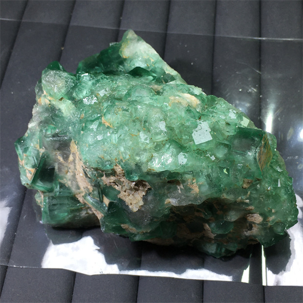 Madagascar Natural Sunlight Green Fluorite Raw Stone Specimen Color Change Green Mineral Crystal 8 sup