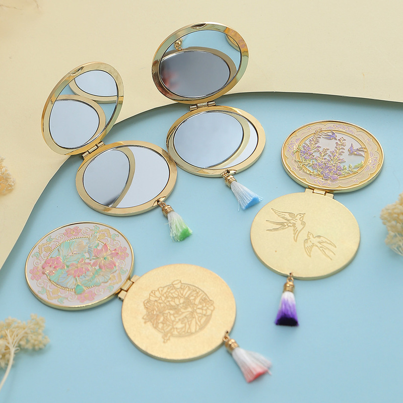 Double-sided Metal Folding Mirror Portable Makeup Mirror Wenchuang Antique Handheld Mirror Scenic Spot Tourist Souvenirs Holiday Gifts Double-sided Metal Folding Mirror Portable Makeup Mirror Wenchuang Antique Handheld Mirror Scenic Spot Tourist Souvenirs Holiday Gifts