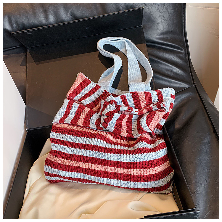 Women's Large Knit Stripe Vintage Style Classic Style Magnetic Buckle Shoulder Bag display picture 5