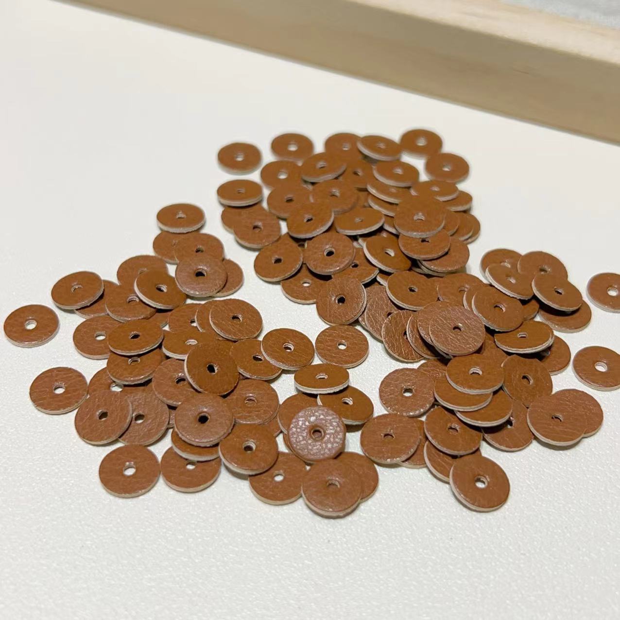 Cowhide Spacer Beads 팔찌 패치 재미있는 액세서리 팔찌 패션 장식 DIY