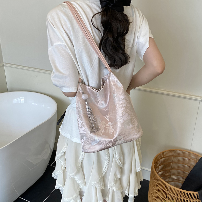 新中式国风刺绣单肩包包女2025秋季新款高级感大容量唯美水桶包|undefined