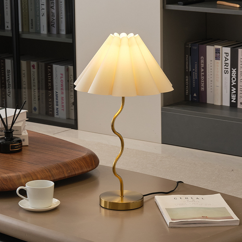 American Modern Simple Table Lamp Bedroom Living Room Pleated Petal Pleated Table Lamp Manufacturer Ready-Made Bedroom Bedside Lamp