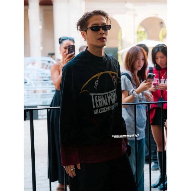王嘉尔新联名篇—长袖#TEAM WANG x BBC 做旧字母水洗磨破长袖T恤|undefined