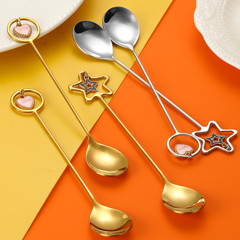 304 acero inoxidable de cinco puntas estrella colgante cuchara de agitación Chapado en titanio hueco colgante en forma de corazón café postre cuchara fruta tenedor