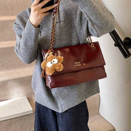 Large capacity bags for women in autumn and winter all-matching 2024 new simple chain shoulder bag casual commuter bag