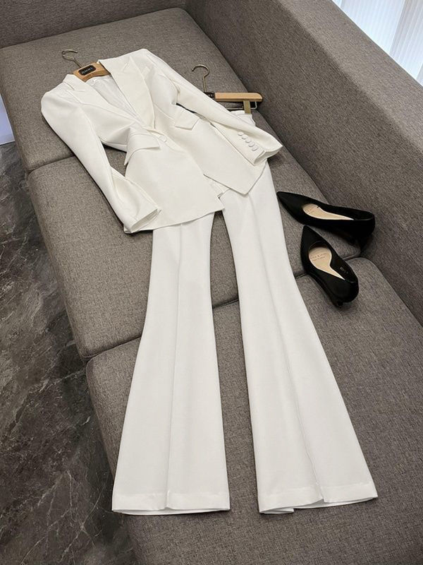 Dammekleeder Professionellt Kostüm Moud Een-Knäppchen Stoffknäppchen Mëttellaangen Kostüm Ausgeklappt Hosen Moudenkostüm Zweedeelegen Kostüm_voghion.com