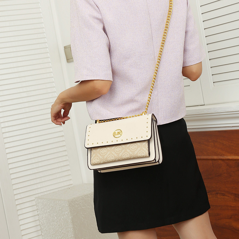 2023 Herbst Neue Live-Übertragung Beliebte Einzelschulter Diagonalkette Niet Kleine Quadratische Damentasche Fabrik Direktverkauf und Lieferung_voghion.com